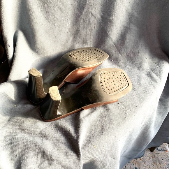 Hillard and Hanson brown slip on asymmetrical sandal - Picture 5 of 5